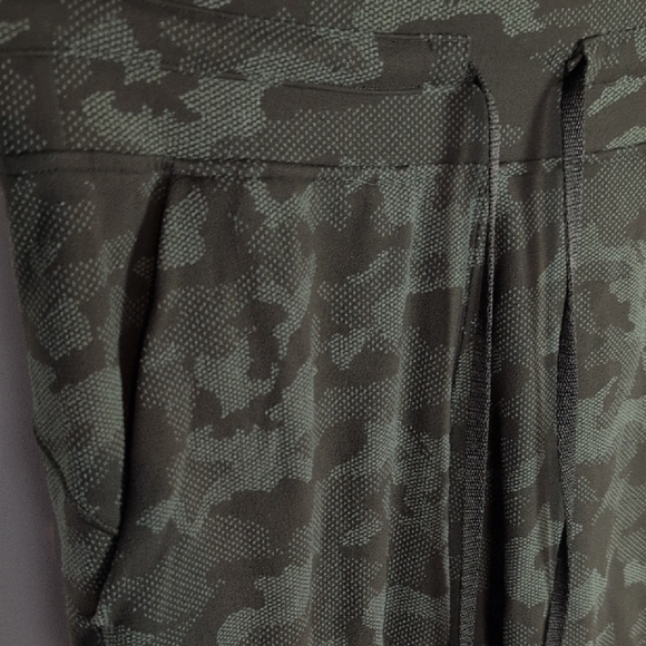 Lululemon Ready to Rulu Jogger - Picture 3 of 11